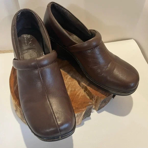 b.o.c. Women's Brown Leather Loafers - Picture 4 of 11